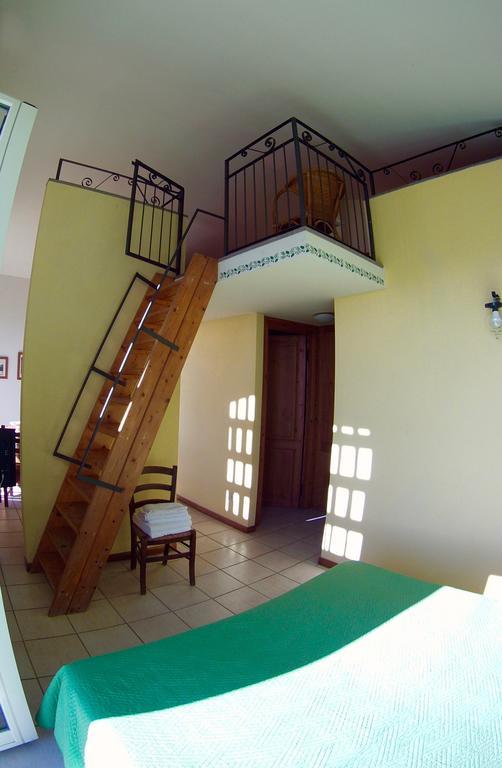 Agriturismo Valle Siriaca Кастельнуово-ди-Порто Экстерьер фото