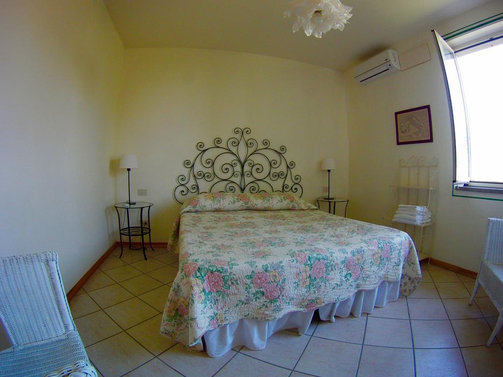 Agriturismo Valle Siriaca Кастельнуово-ди-Порто Экстерьер фото